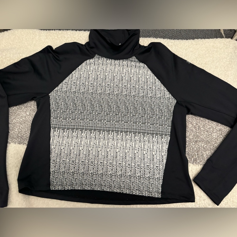 Like new under armour cropped sweater, smooth material side large